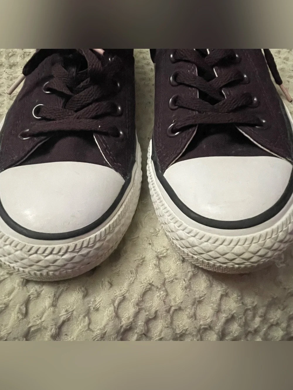 Converse Low-Top Canvas Sneakers in plum size 8.5 - Picture 3 of 8